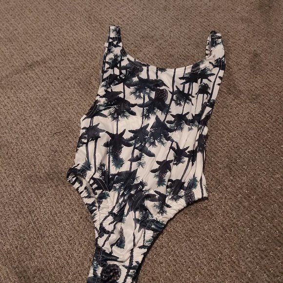 1piece Bathing suit - Picture 3 of 3